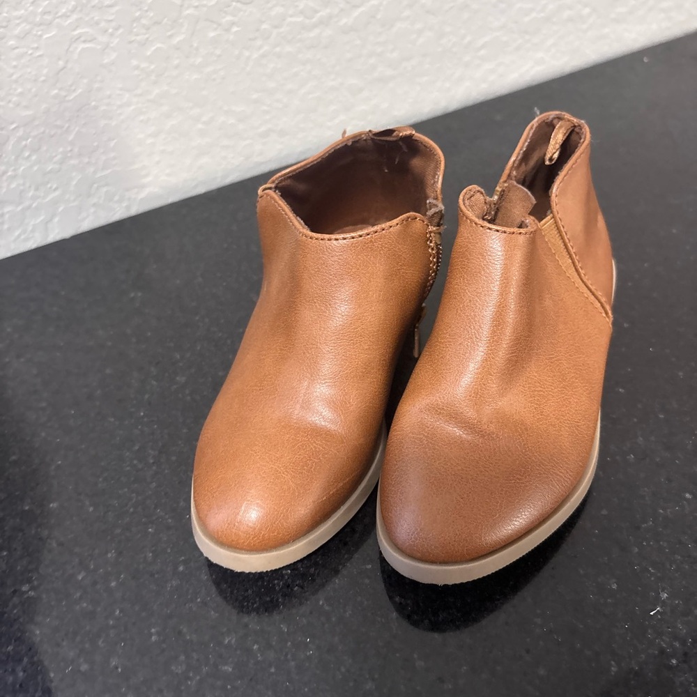Old Navy Kids Tan Boots